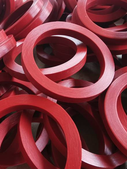 Red polyurethane or rubber sealing rings